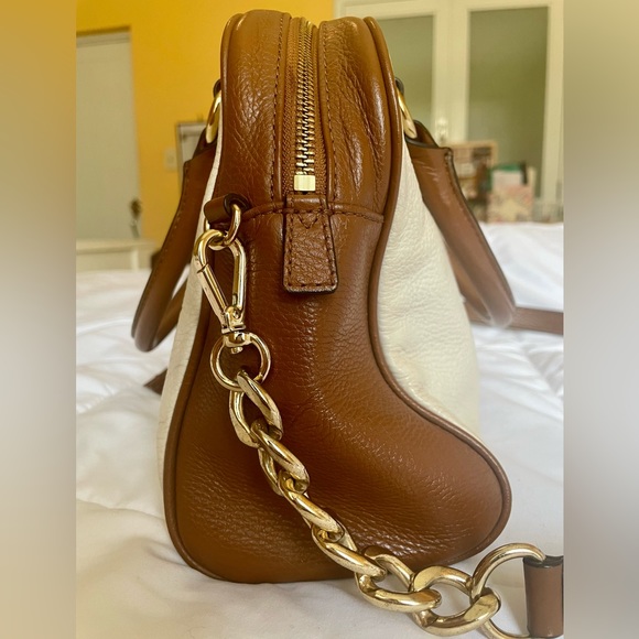 Michael Kors Bags with Shoulder Strap. - Picture 3 of 10